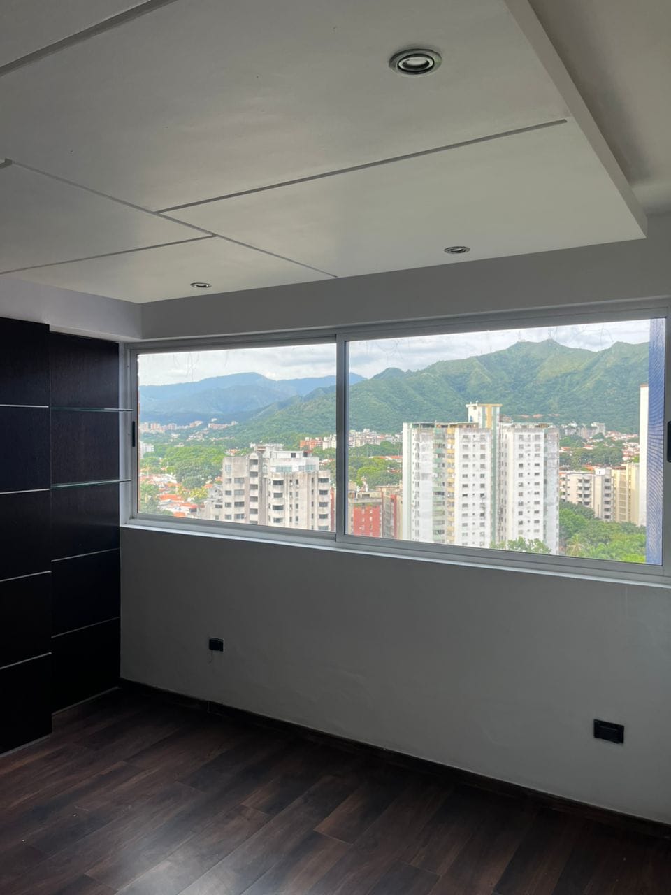 Incredible Apartment For Sale - Urb La Trigaleña-Resd Portales de Shalimar